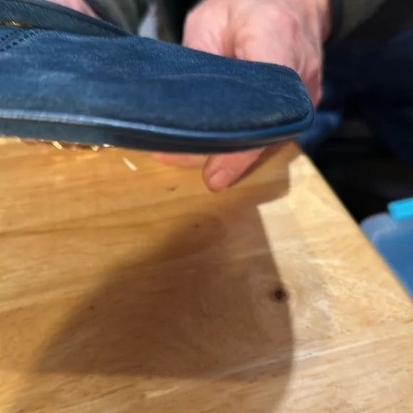 Cole Haam vintage Crossbody. And very good gently used condition.​​​ - Picture 6 of 9